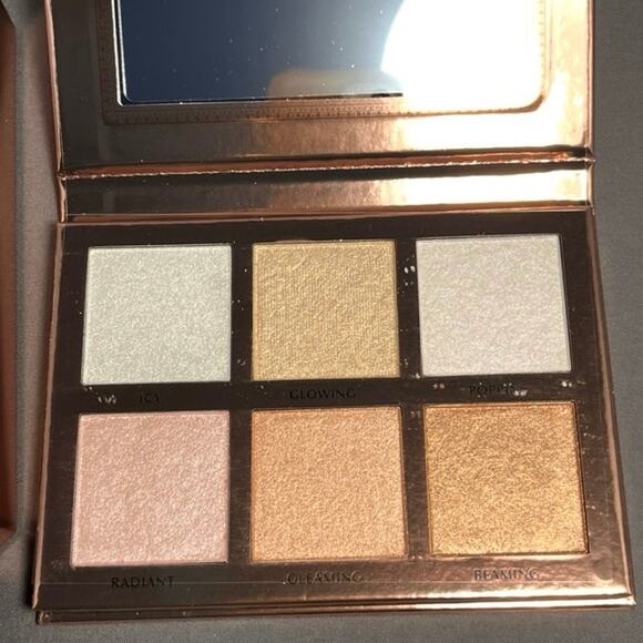 Ace Beaute Makeup Ace Beaute Glow
Essentials Shimmering Glow Highlighter Palette - Picture 4 of 8